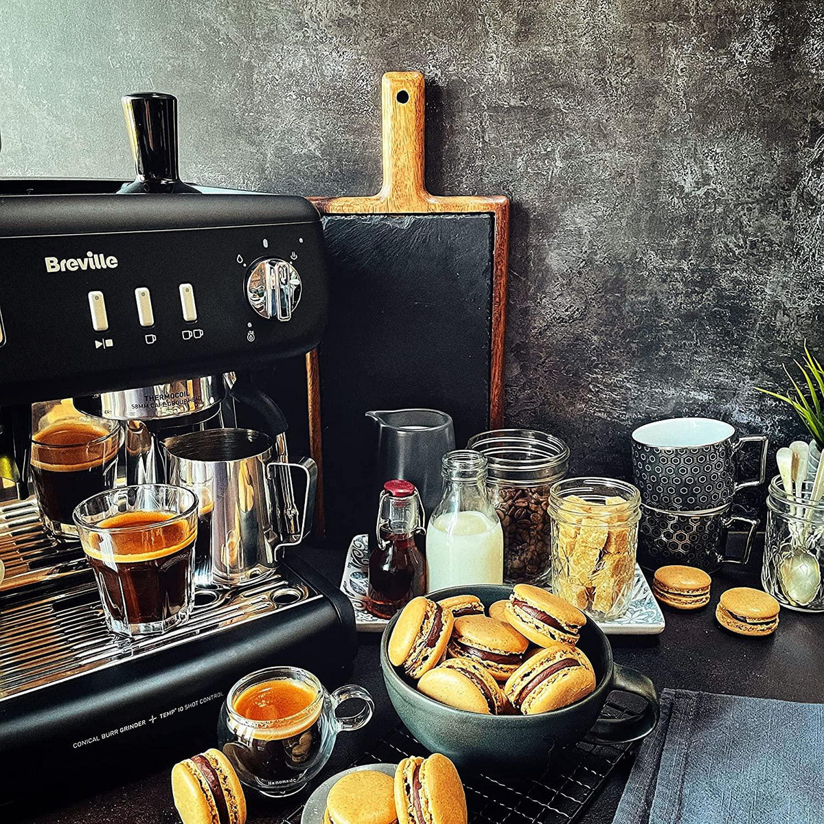 Máquina de café preto Breville Barista Max+