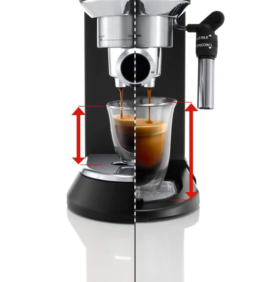 Máquina de café expresso e cappuccino manual Delonghi Dedica Style EC685.BK preta
