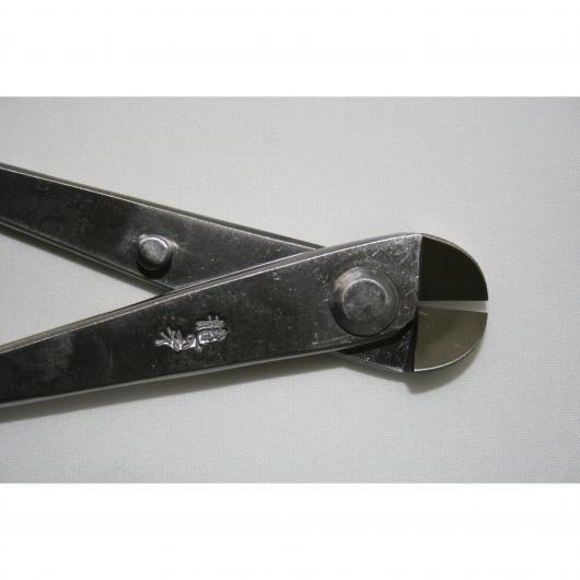 Alicate de corte em aço inoxidável de 180 mm. RYUGA
