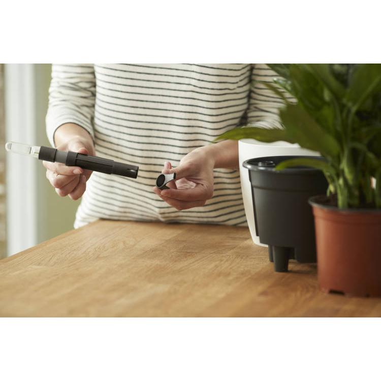 Inserir sistema de rega automática Elho 24 cm